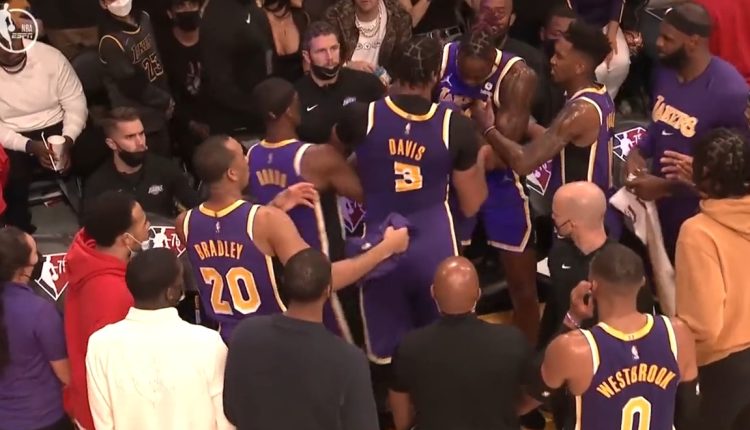 LA Lakers players resolves issues.