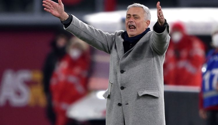 Mourinho fumes at weak Roma after Juventus loss